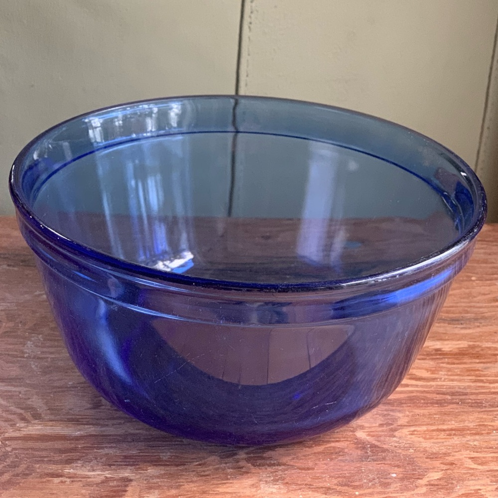 ANCHOR HOCKING | 2.5 Qt Blue Glass Mixing Bowl
